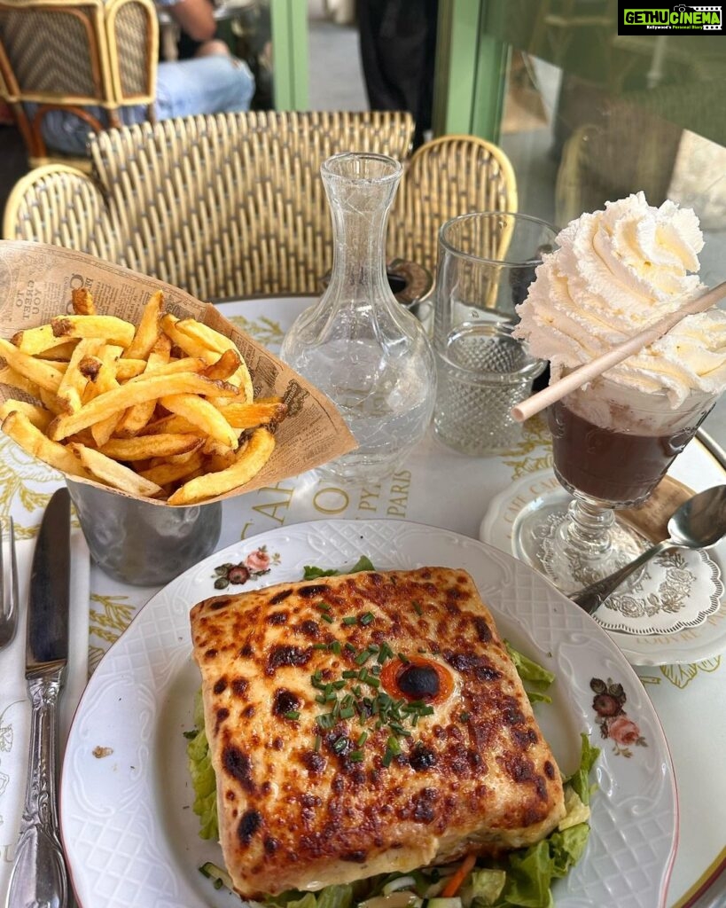 Samiksha Jaiswal Instagram - Carbe diem.🤤 . . . . . . . . . . #fooddump #paris #nice #ezevillage #monaco #france #food #foodporn #instagood