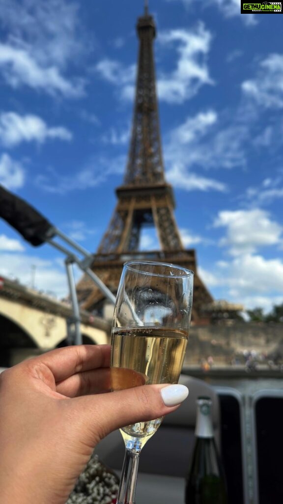 Samiksha Jaiswal Instagram - Looking for the best skyline views? Take a river cruise.✨ Seine River, Paris Fance