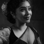 Samyukta Hornad Instagram - 🤍🖤 Designer: @laxmikrishnaofficial