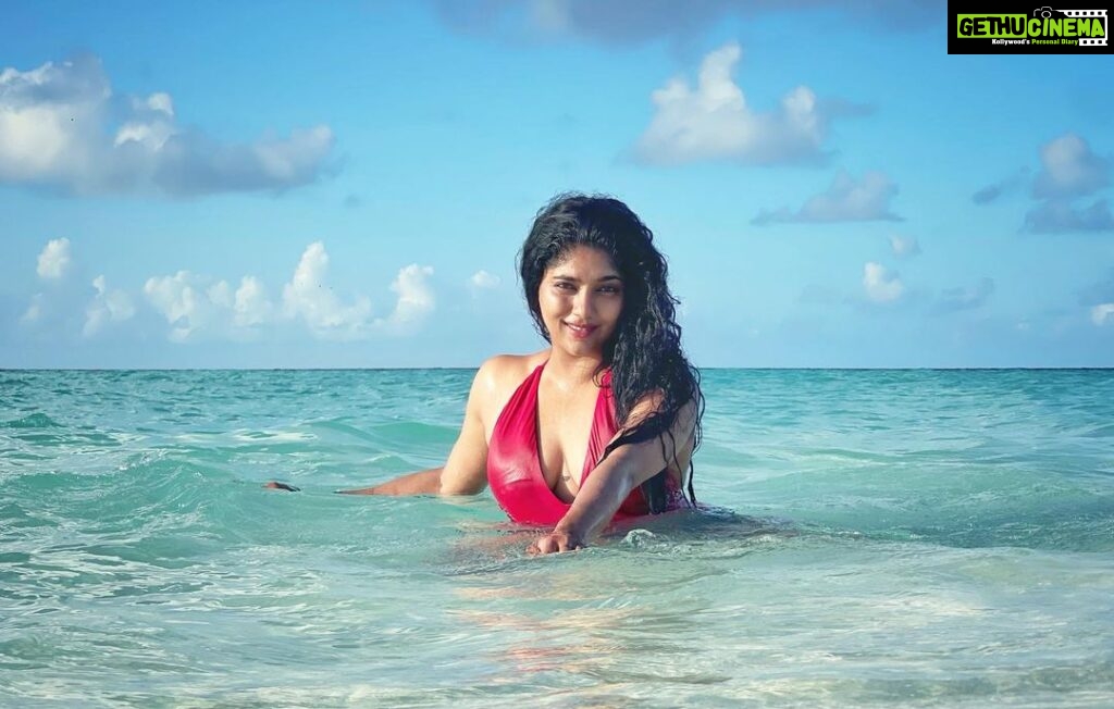 Samyukta Hornad Instagram - 🦑 🤍 @anupjkat ❣️ @avivaswimwear Maldives, Indian Ocean