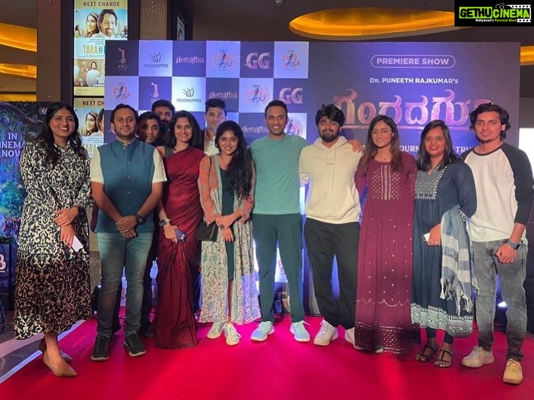 Samyukta Hornad Instagram - #Gandhadagudi is a big big hug -ಅಪ್ಪುಗೆ- from Appu sir to all of us and nature. It’s the hug we didn’t know we needed sooo badly. A film with a universal msg, #Puneeth sir truly is a Real universal hero. What a film!!!! I can’t contain in words what I just experienced, you have to watch this on the big screen. Please take your friends, family… everyone … especially children. Don’t miss it. Thanks #AmoghaVarsha for this beautiful journey, so so proud of you. 🌸 thank you @pratheek_darkbirdfilms, loved your work, as always. thank you @ashwinipuneeth.rajkumar @karthik_krg @yogigraj @hombalefilms @mudskipper.in @prk.productions #ggmovie #gg #powerinu