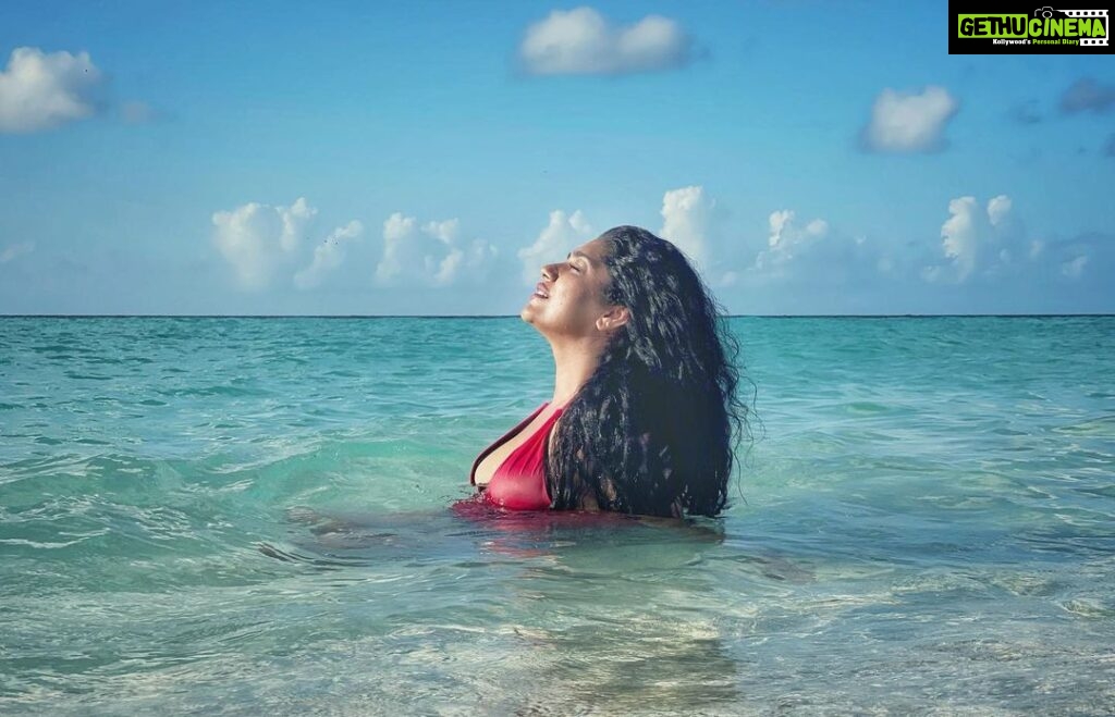 Samyukta Hornad Instagram - 🦑 🤍 @anupjkat ❣️ @avivaswimwear Maldives, Indian Ocean