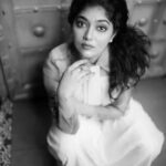 Samyukta Hornad Instagram - I'm sitting here in a boring room It's just another rainy Sunday afternoon I’m hanging around, I'm waiting for you But nothing ever happens and I wonder I wonder how, I wonder why Yesterday you told me 'bout the blue blue sky And all that I can see Is just a yellow lemon tree… #LemonTree #FoolsGarden