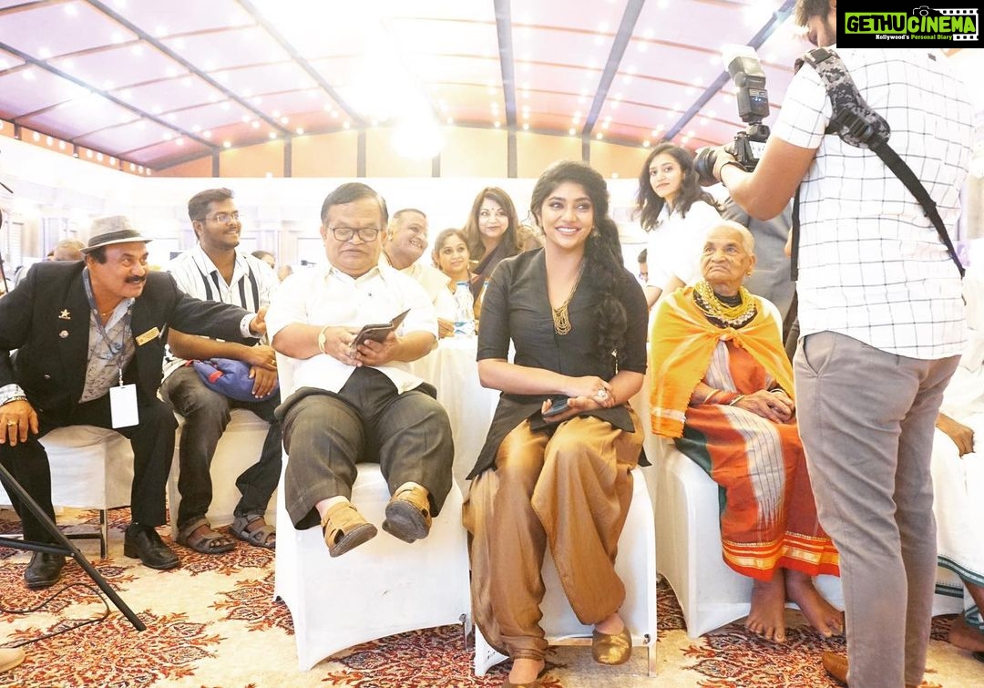 Samyukta Hornad Instagram - With the four Padmashree awardees from namma Karnataka, Mata Manjamma Jogathi, Tulsi Gowda, K.Y Venkatesh and Harekala Hajabba yesterday :) I’m so humbled and honoured to receive the award for my community service! They truly inspire me to do better. I like to do whatever little in my capacity because of my privilege and position to do at least some thing. And when recognised by such absolutely fantastic people like these Padma Shree awardees it makes me want to do more, try to be at least .1% like them. How this event was just not of them recognising me but one where I realise how much more there is left to do Thank you 🤍 @makeupdiaries_by_ashwini @aiykya @inhuman.eye