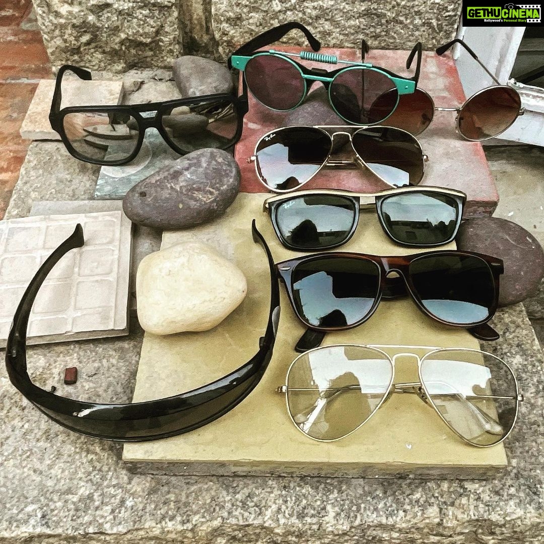 Samyukta Hornad Instagram - Brightest day or darkest night, I’m ready for both. I show my trueeee self when I’m a humanoid bat… i think. So, swipe left and tell me… what’s your pick :) #Batman or #BruceWayne? #Rayban #Dunhill #Shades #Bat #Summer