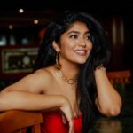 Samyukta Hornad Instagram - who dat? 🤪 Photography: @md.rafi3 Styling: @papapants Hair & makeup: @subu_rao_hair_mkp Wearing: @lotuslabel.bengaluru Earrings: @ambarhousejewellery neckpiece: @t.tattle Managed by @vidhyaabreddy @kettles_talent Fashion team: @saldanha_label | @bandana_kujur97