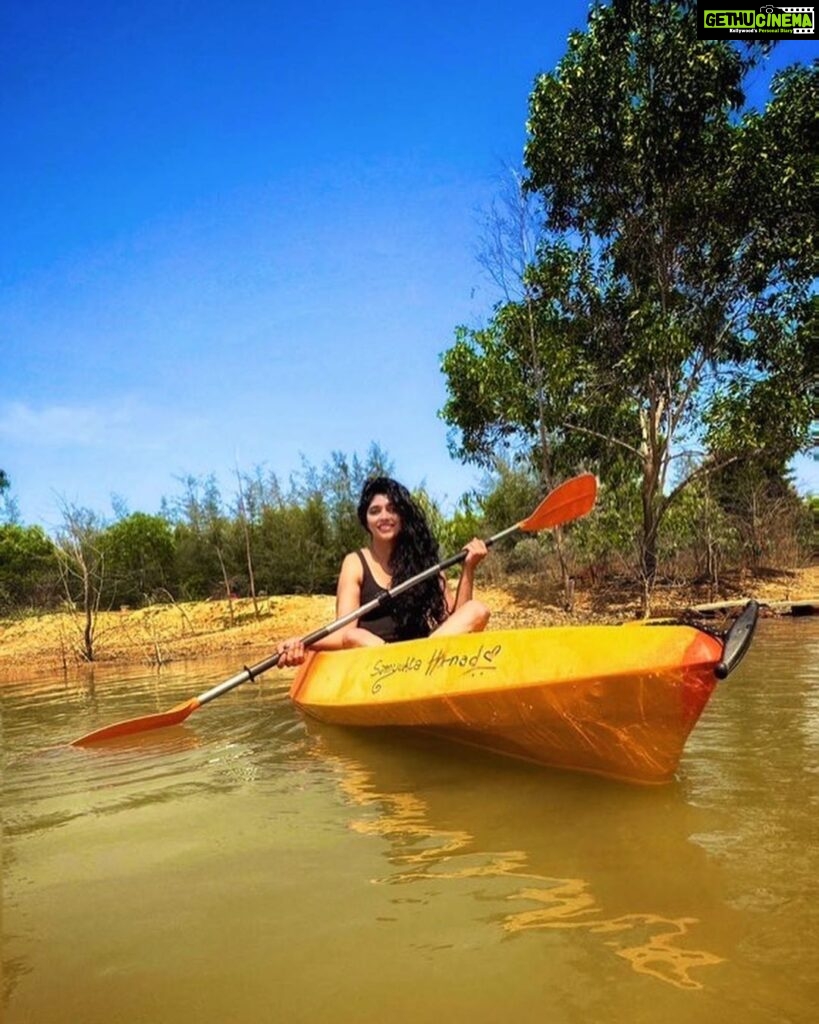 Samyukta Hornad Instagram - Got my very own kayak from Decathlon Anubhava and took it gently down the stream… Merrily merrily, merrily, merrily cause Life is but a dream… 🌸🤪 Decathlon Anubhava, the largest Sports Store in India is celebrating their 9th anniversary! Whether you're a seasoned athlete or just starting your fitness journey, Decathlon Anubhava offers something for everyone. Save the date and join me on the 4th of June as we celebrate 9 years of sporting excellence. 🤍 They have amazing offers and discount coupons for all who participate :) Seee you on the 4th. 🌸 #DecathlonAnubhava #9thAnniversary #SportsExtravaganza @decathlonsportsindia @decathlon.eg