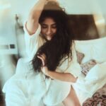 Samyukta Hornad Instagram - alive. :) Photography: @md.rafi3 Styling: @papapants Hair & makeup: @subu_rao_hair_mkp Shirt: @paher.in Managed by @vidhyaabreddy @kettles_talent #InTheMoodforLove #Alive #Rain #yumeji