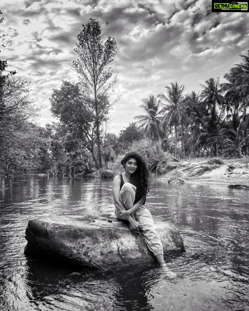 Samyukta Hornad Instagram - I’m a rock. I’m an island. ☁️ Life At Prakasham
