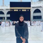 Sana Makbul Instagram – First is always special 🤲🏻 #umrahmubarak say Mashaallah 😇
