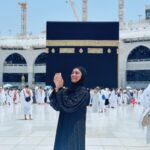 Sana Makbul Instagram – First is always special 🤲🏻 #umrahmubarak say Mashaallah 😇