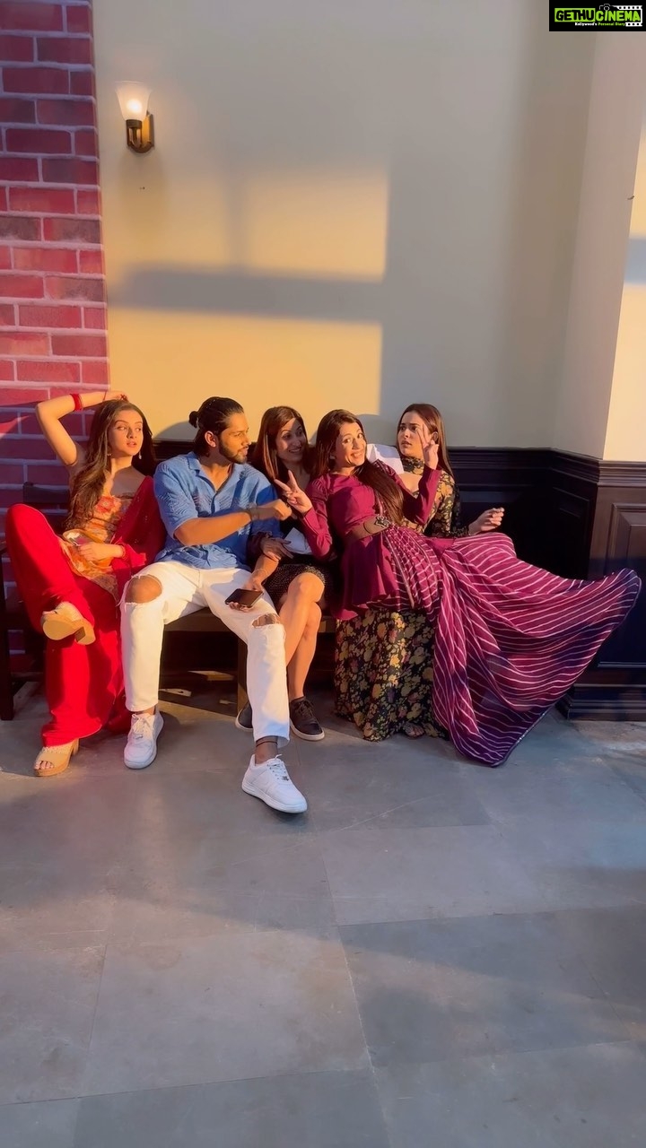 Sana Sayyad Instagram - How I tease them ππ€ͺ #bts #bff #workmode #shootmode #shootfun #kundalibhagya #reelsindia #reelsinstagram #reelsvideo #reelitfeelit #reelkarofeelkaro #foryou #foryoupage #explore #explorepage #instagood #instadaily #instamood #akankshajuneja #nidhi #nidhihinduja #actorslife #comedy #funny #funnyvideos #fun SJ Studios