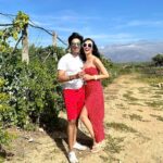 Sanaya Irani Instagram – It’s a Delayed birthday post because we had a fabulous one 🤩🥳. Happy birthday once again baby 🥳😘❤️. 
Wishing you only happiness in life, good vibes and good wines 😜. Cheers 🥂 
#40thbirthday 
#lookslike29 🥰 Greece