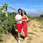 Sanaya Irani Instagram - It’s a Delayed birthday post because we had a fabulous one 🤩🥳. Happy birthday once again baby 🥳😘❤️. Wishing you only happiness in life, good vibes and good wines 😜. Cheers 🥂 #40thbirthday #lookslike29 🥰 Greece