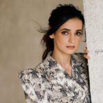 Sanaya Irani Instagram - Trying to master the art of eye contact. Hair @shab_qureshi786 Make up @malcolm_m_fernandes Styled by @nakhrevakhre