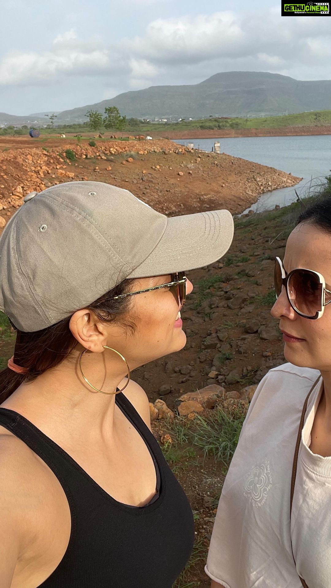 Sanaya Irani Instagram - CAPTION : yahaan wahaan ki baatein 🙄