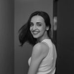 Sanaya Irani Instagram - Photo aisi daalo ki chaar log boley, kitni puraani photo hai! 🤍🖤🤍🖤