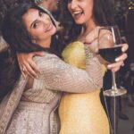 Sanaya Irani Instagram - GOOD TIMES AND HOW 😄😄. It took you guys more than a decade to do this, but the wait was totally worth it @aabhaasmehta @zeeniawadia. We are soooo happy for you guys 😘😘. Wishing you both a lifetime of happiness, craziness and lots of love ❤️.