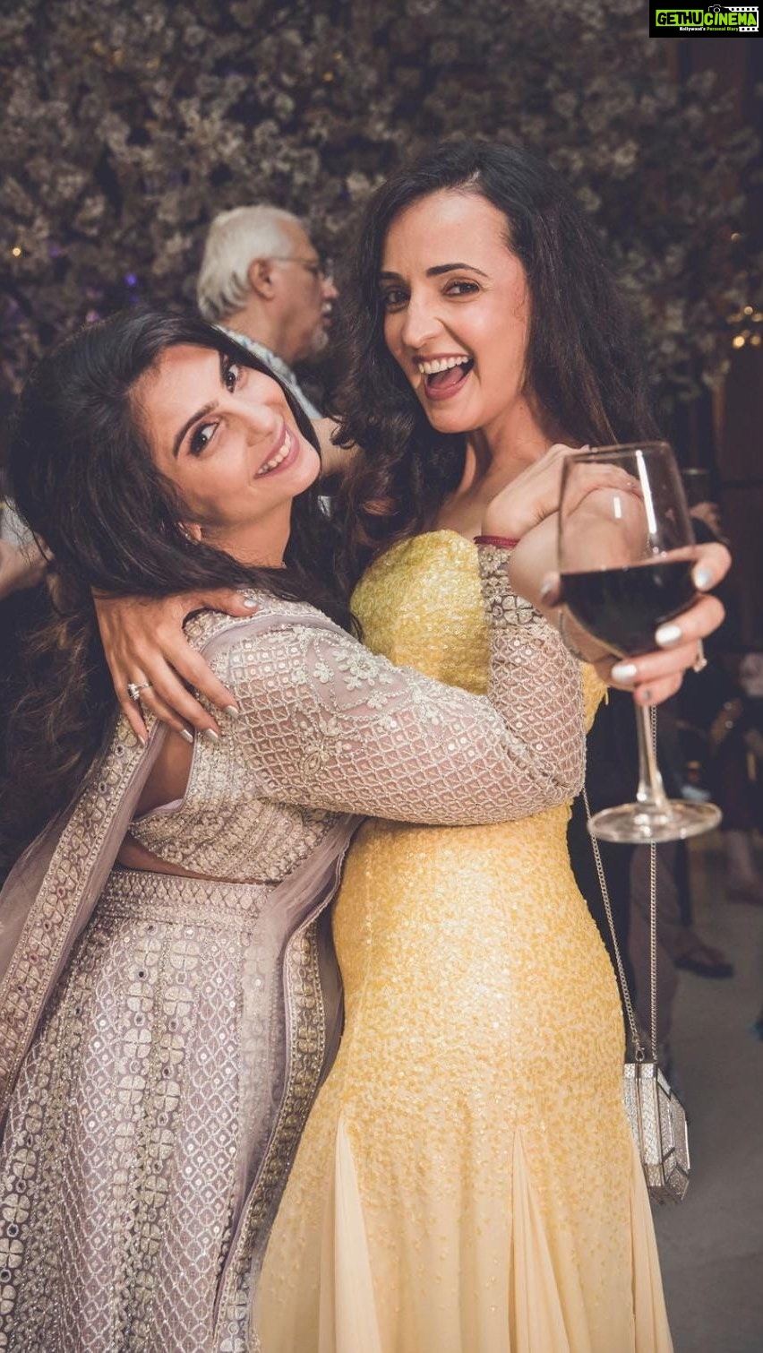 Sanaya Irani Instagram - GOOD TIMES AND HOW 😄😄. It took you guys more than a decade to do this, but the wait was totally worth it @aabhaasmehta @zeeniawadia. We are soooo happy for you guys 😘😘. Wishing you both a lifetime of happiness, craziness and lots of love ❤️.
