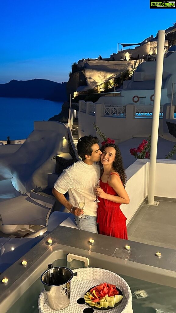 Sanaya Irani Instagram - What a wonderful world and what a wonderful time we had at @allurebreezesuites 😊😊. I honestly didn’t want to leave my balcony. From sunrise to sunset, it had the most gorgeous view ever 😍. I know I’m saying this again but Santorini you have my ❤️. I miss you already. @itsmohitsehgal let’s keep travelling ❤️.