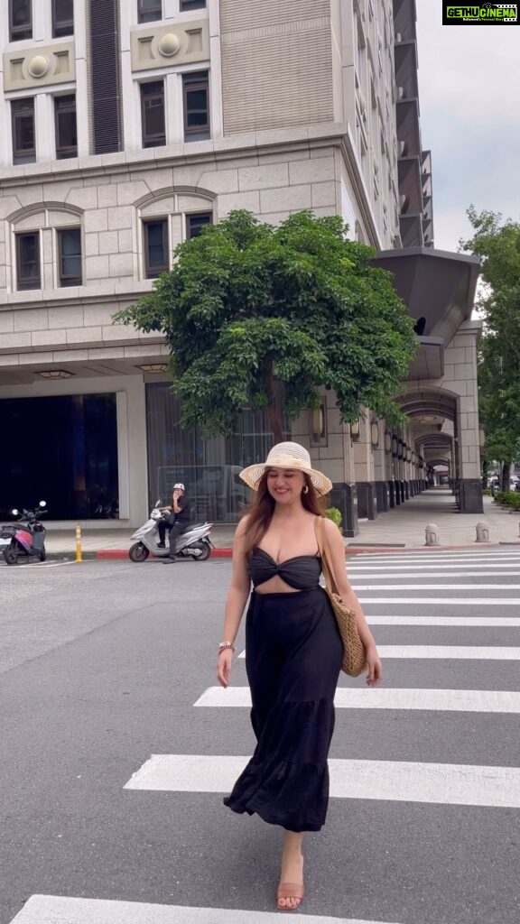 Sanaya Pithawalla Instagram - Just a girl in a hat exploring Taiwan ♥️ @goldcoastfilmsofficial