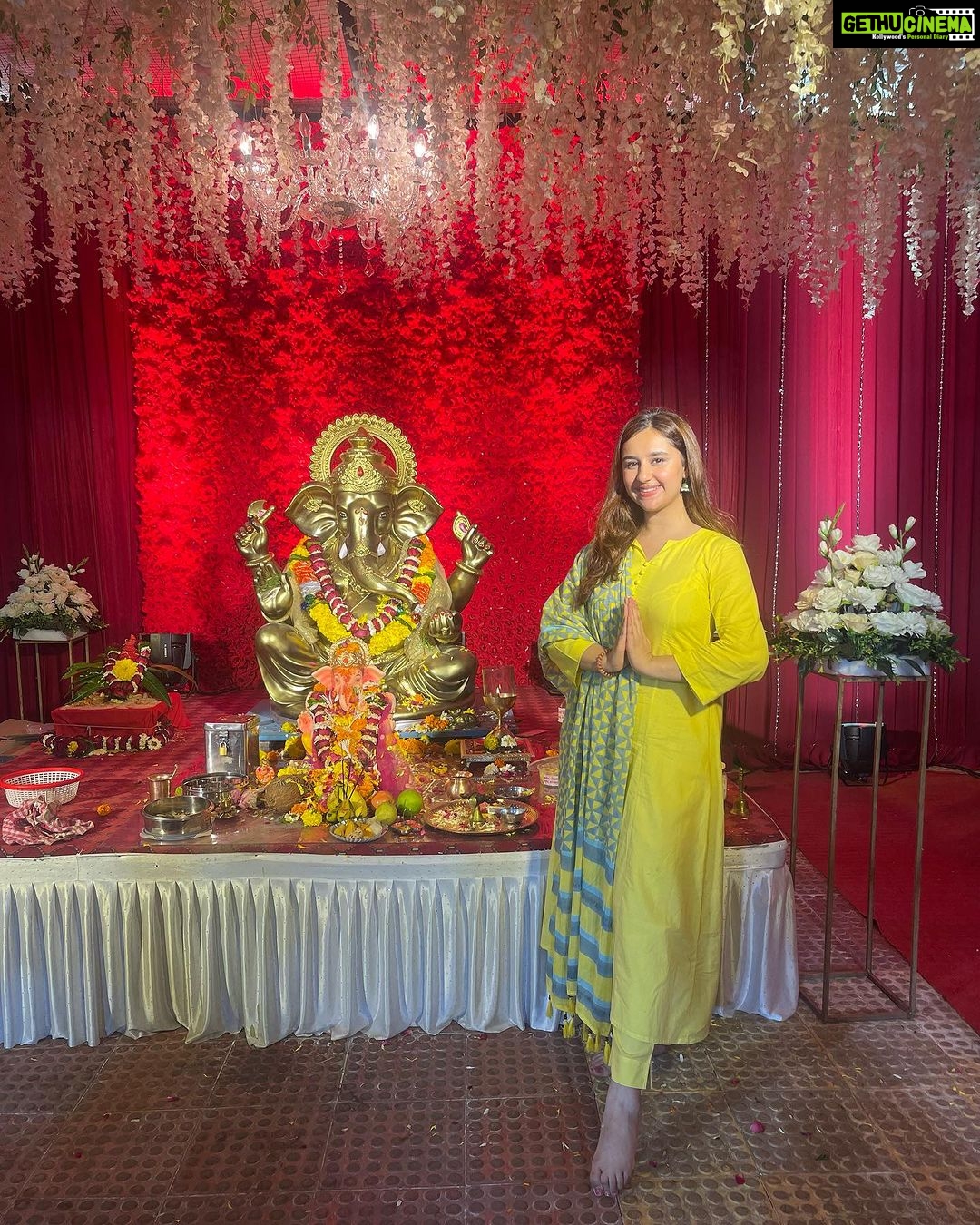 Sanaya Pithawalla Instagram - Ganpati bappa Morya 🙏♥️✨ #runwalcentrecharaja #ganpati2023 Chembur