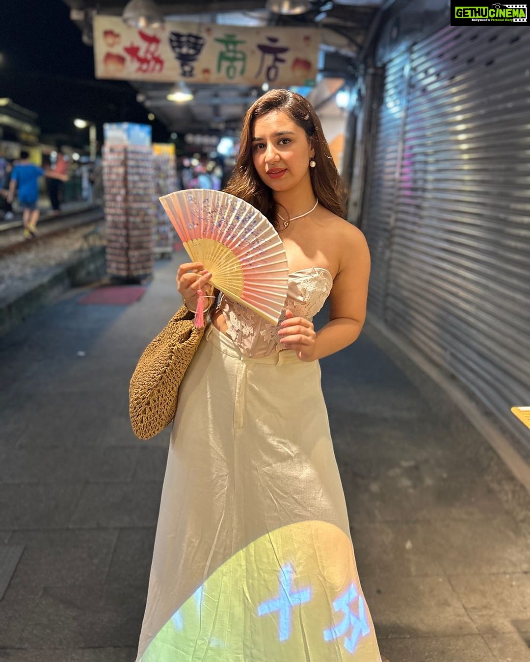 Sanaya Pithawalla Instagram - Memoirs of a geisha 💗 Shifen Old Street, Taiwan