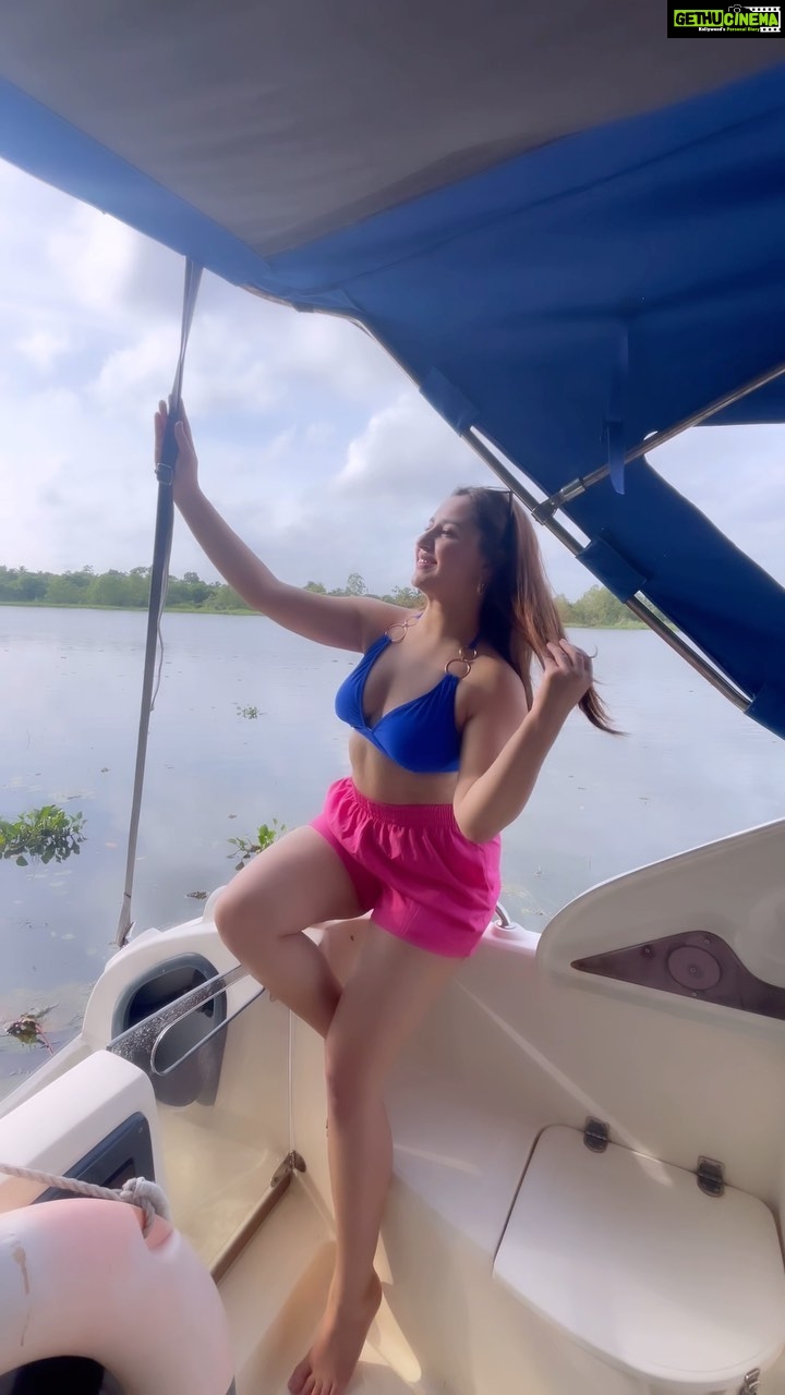 Sanaya Pithawalla Instagram - Some days Iām out n out bollywood š But this reel absolutely called for this song š¤·š»āāļø Boat ride in Sri Lanka š„ļø