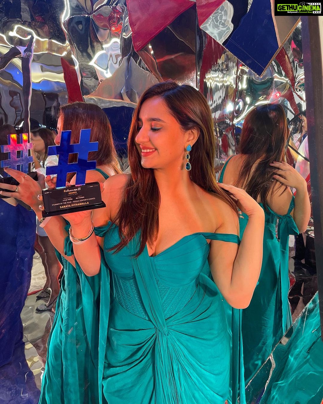 Sanaya Pithawalla Instagram - Your girl got another award home ♥️🏆 Thank you @exhibitmagazine for this !! Love you guys. Also majorly thanks to all my fans , friends and family who voted for me. Without you’ll I would never reach where I am today! 2 years , 3 awards and many more to come godwilling. Thank you so much again ♥️ To reaching greater heights by the year 🥂 Wearing the gorgeous @karishmaashita ♥️ P.s - got so many compliments for this beautiful outfit!