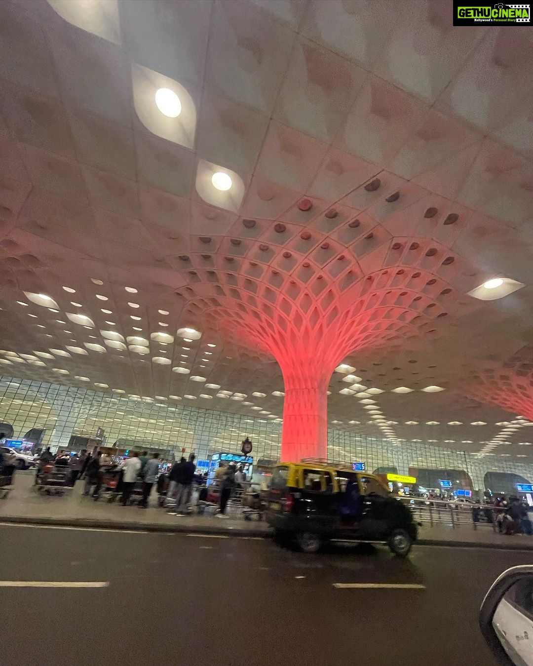 Sanaya Pithawalla Instagram - No you can’t sit with me because I don’t share my food 😛 Stepped out in my PJ’s to go have mc Donald’s at 3am last night at the new 24 hour mc Donald at the airport ♥️