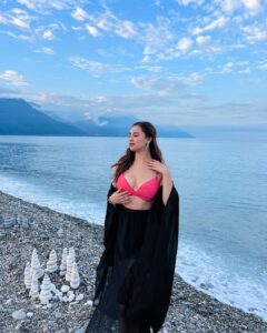Sanaya Pithawalla Instagram - Straight from para para paradise 🫶🏻 @goldcoastfilmsofficial #taiwan Hualien beach七星潭