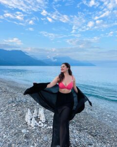 Sanaya Pithawalla Instagram - Straight from para para paradise 🫶🏻 @goldcoastfilmsofficial #taiwan Hualien beach七星潭