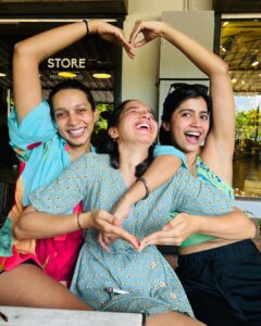 Sanchana Natarajan Instagram - Each slide represents various levels of our friendship in a singular meeting . . #mygirls Bread and Chocolate