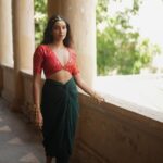Sanchana Natarajan Instagram - 👑 Photos & Videos shot by @anitakamaraj Creative direction, Styling & Video edit by @beingroofa Make up by @anupama.krishnamachari Hair by @hair_by_aiswaryaraj Outfit from @colorsandmirrors