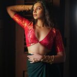 Sanchana Natarajan Instagram - 👑 Photos & Videos shot by @anitakamaraj Creative direction, Styling & Video edit by @beingroofa Make up by @anupama.krishnamachari Hair by @hair_by_aiswaryaraj Outfit from @colorsandmirrors