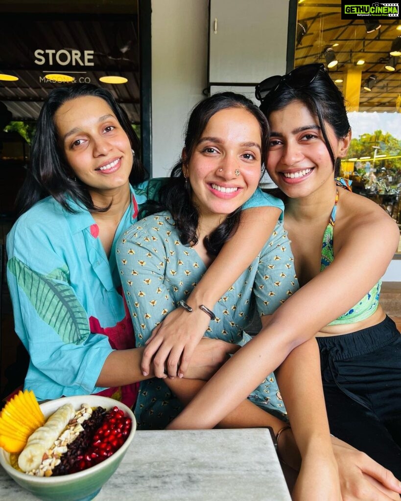 Sanchana Natarajan Instagram - Each slide represents various levels of our friendship in a singular meeting . . #mygirls Bread and Chocolate
