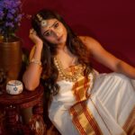 Sangeetha Sringeri Instagram - Tried something new for Onam with this amazing crew Photography: @theportraitstudio_tps Styling: @styleline_bydee & @beingstyl Makeup: @prashanthmakeover Jewelry: @velvetboxby Studio: @tps_spaces #HappyOnam #onam