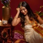 Sangeetha Sringeri Instagram - Tried something new for Onam with this amazing crew Photography: @theportraitstudio_tps Styling: @styleline_bydee & @beingstyl Makeup: @prashanthmakeover Jewelry: @velvetboxby Studio: @tps_spaces #HappyOnam #onam