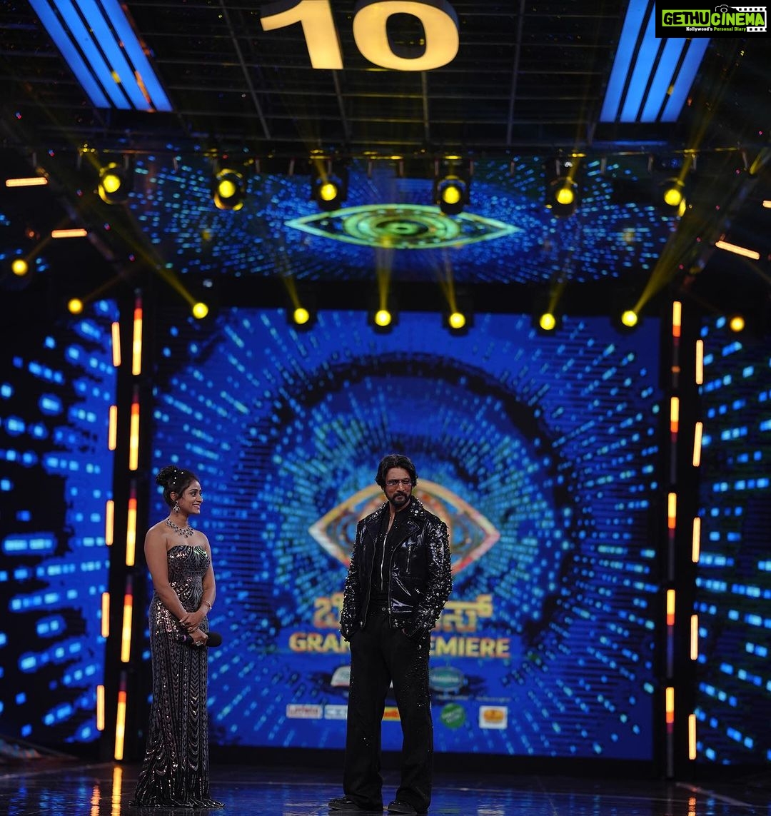 Sangeetha Sringeri Instagram - It was indeed the happiest and biggest night sharing the spotlight with the one and only @kichchasudeepa Sir ✨ Account Managed by : Team Sangeetha Outfit : @laxmikrishnaofficial Jewellery: @thespatika #sangeethasringeri #biggboss10 #bb10