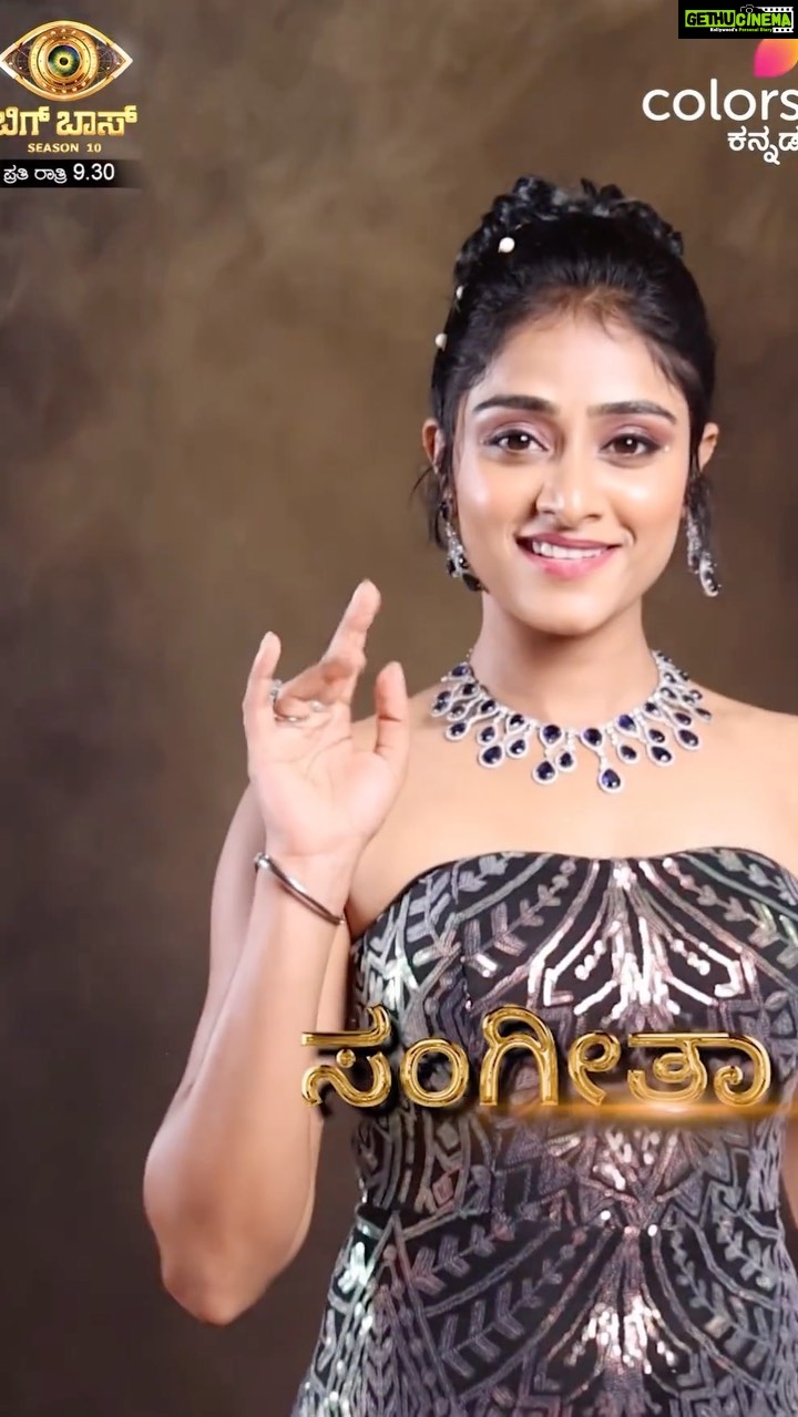 Sangeetha Sringeri Instagram - Yayyy, I'm officially a part of the BIG BOSS family 💃 I am beyond excited to embark on this thrilling adventure. Thank you, @colorskannadaofficial and @kichchasudeepa Sir, for this incredible opportunity and to my amazing followers, your love is my driving force 🫶 ನಿಮ್ಮ ಪ್ರೀತಿ, ಬೆಂಬಲವೇ ನನ್ನ ಪ್ರೇರಕ ಶಕ್ತಿ! ನನ್ನ ಈ ಹೊಸ ಪಯಣದಲ್ಲಿ ನಿಮ್ಮ ಆಶೀರ್ವಾದ ಸದಾ ನನ್ನ ಮೇಲಿರಲಿ ಎಂದು ಕೋರುತ್ತೇನೆ. Let's conquer this together 😊 Watch me inside the Bigg Boss house, exclusively on @officialjiocinema Outfit : @laxmikrishnaofficial Jewellery: @thespatika #BBK10 #HappyBigBoss #ಬಣ್ಣಹೊಸದಾಗಿದೆ #ಬಂಧಬಿಗಿಯಾಗಿದೆ #colourskannada #jiocinema