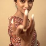 Sangeetha Sringeri Instagram - A beaaaaaaautiful shoot by @theportraitstudio_tps Styled by @beingstyl and @styleline_bydee saree by @samyakkclothing MUA @dheerajamakeovers studio @tps_spaces Nails by @cosmiclashesandnails #sangeethaSringeri