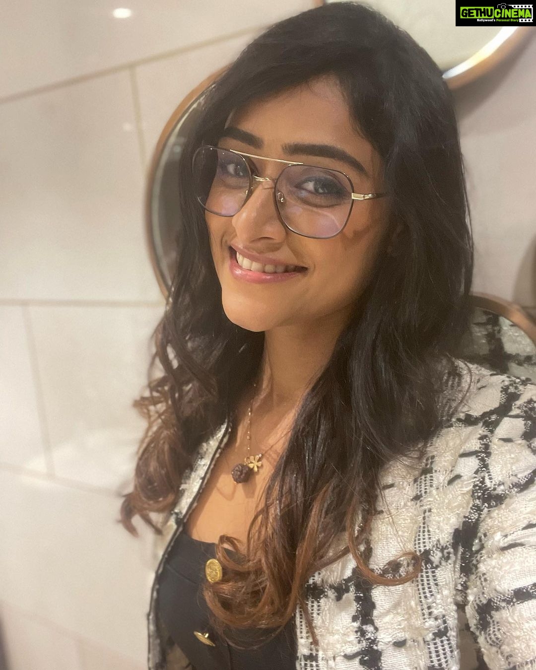 Sangeetha Sringeri Instagram - innu ondu selfie ❤️ 🧥 @mileenia.official styled by @styleline_bydee