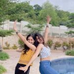 Sanjana Anand Instagram – Chosen family 🤍
.
.
.
Had an amazing time @ravishingretreat !! 
Thankyou for the amazing hospitality✨