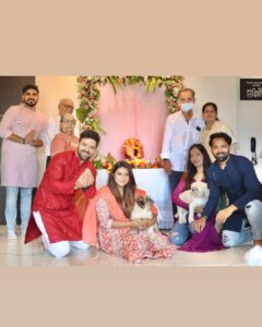Sanjay Gagnani Instagram - Ganpati Bappa Morya !!! 
Festive Greetings to You & Yours from Me & Mines ❤️😇

#familyiseverything