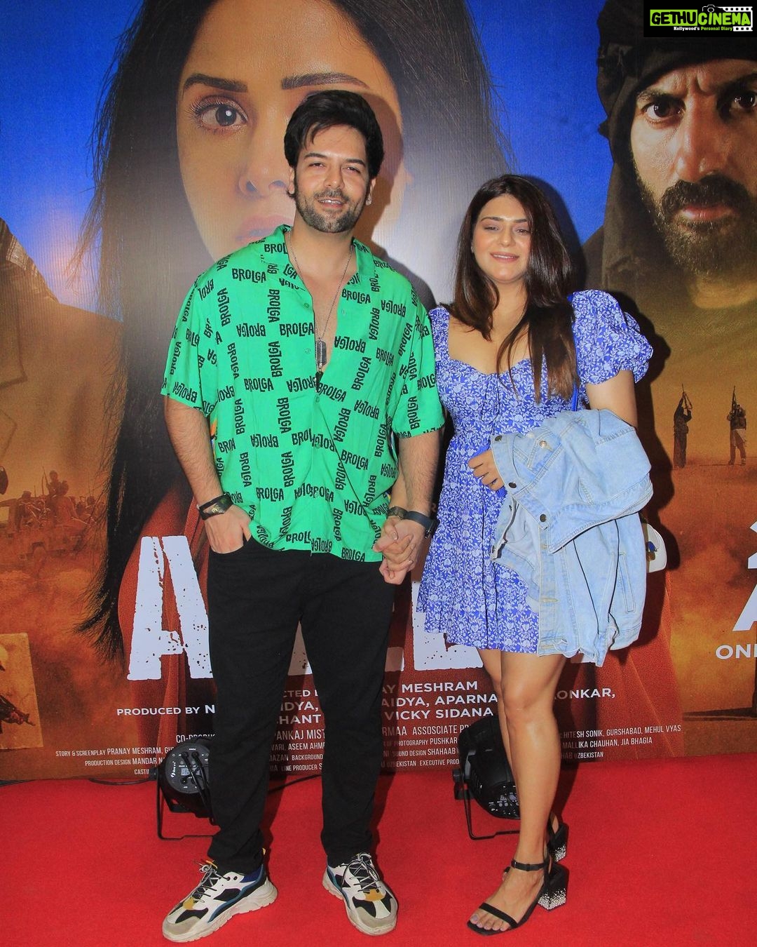 Sanjay Gagnani Instagram - #Akelli Premiere 👫 Go Watch the film if you haven’t yet! One of the most gripping, courageous story-film I’ve ever seen! Many congratulations to @stepbystepcasting for turning Producer with this one and best wishes @ninadvaidya