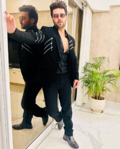 Sanjay Gagnani Instagram - The Way I Look at Her 🏆
#shesblushing☺️✨ 

Outfit Designer @bharat_reshma