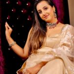 Sanjjanaa Instagram - Beauty is when it’s really Royal. Do you agree with me friends like my photographs ??? Shot by Santosh from @equinoxestillmediaa , team @concepts_equinoxe , @makeupbyvinutha is a Makeup educator who made me glow so beautifully … my dress is designed by Gayatri of @riddhi_99design ❤️ Jewellry by @jewelerybysusmitha . it takes the effort of an entire team to get some really beautiful photos and here we are ❤️❤️❤️ Karnataka, Bangalore