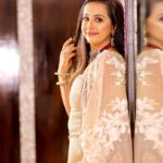 Sanjjanaa Instagram - Beauty is when it’s really Royal. Do you agree with me friends like my photographs ??? Shot by Santosh from @equinoxestillmediaa , team @concepts_equinoxe , @makeupbyvinutha is a Makeup educator who made me glow so beautifully … my dress is designed by Gayatri of @riddhi_99design ❤️ Jewellry by @jewelerybysusmitha . it takes the effort of an entire team to get some really beautiful photos and here we are ❤️❤️❤️ Karnataka, Bangalore