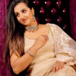 Sanjjanaa Instagram - Beauty is when it’s really Royal. Do you agree with me friends like my photographs ??? Shot by Santosh from @equinoxestillmediaa , team @concepts_equinoxe , @makeupbyvinutha is a Makeup educator who made me glow so beautifully … my dress is designed by Gayatri of @riddhi_99design ❤️ Jewellry by @jewelerybysusmitha . it takes the effort of an entire team to get some really beautiful photos and here we are ❤️❤️❤️ Karnataka, Bangalore
