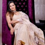 Sanjjanaa Instagram - Beauty is when it’s really Royal. Do you agree with me friends like my photographs ??? Shot by Santosh from @equinoxestillmediaa , team @concepts_equinoxe , @makeupbyvinutha is a Makeup educator who made me glow so beautifully … my dress is designed by Gayatri of @riddhi_99design ❤️ Jewellry by @jewelerybysusmitha . it takes the effort of an entire team to get some really beautiful photos and here we are ❤️❤️❤️ Karnataka, Bangalore